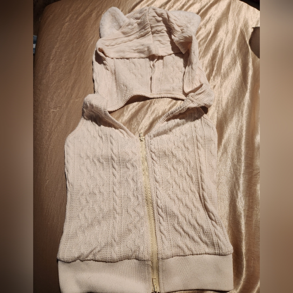 SHEIN Cream Knit Hooded Vest